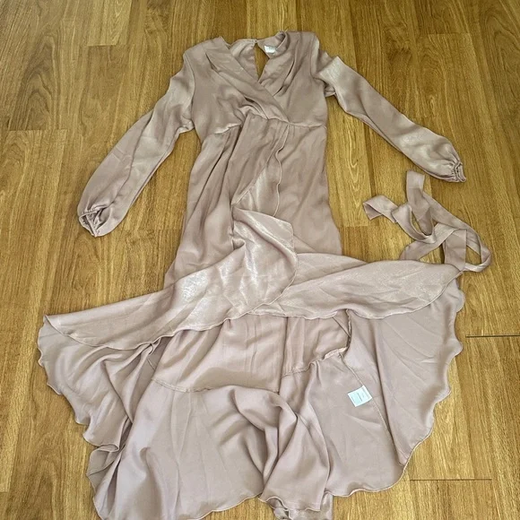 Chic Long Sleeve Dress in Soft Taupe - Picture 6 of 10